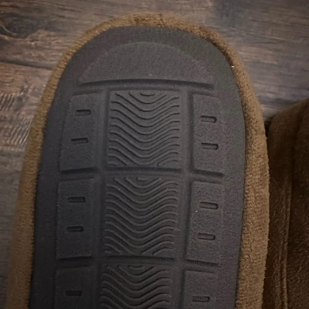 Creighton moccasin slippers men’s 9/10 brand new chestnut brown blue jays